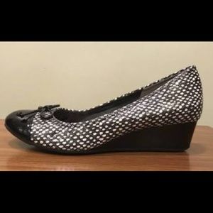 Cole Haan Tali Bow wedge, Size 8.5B, black & white